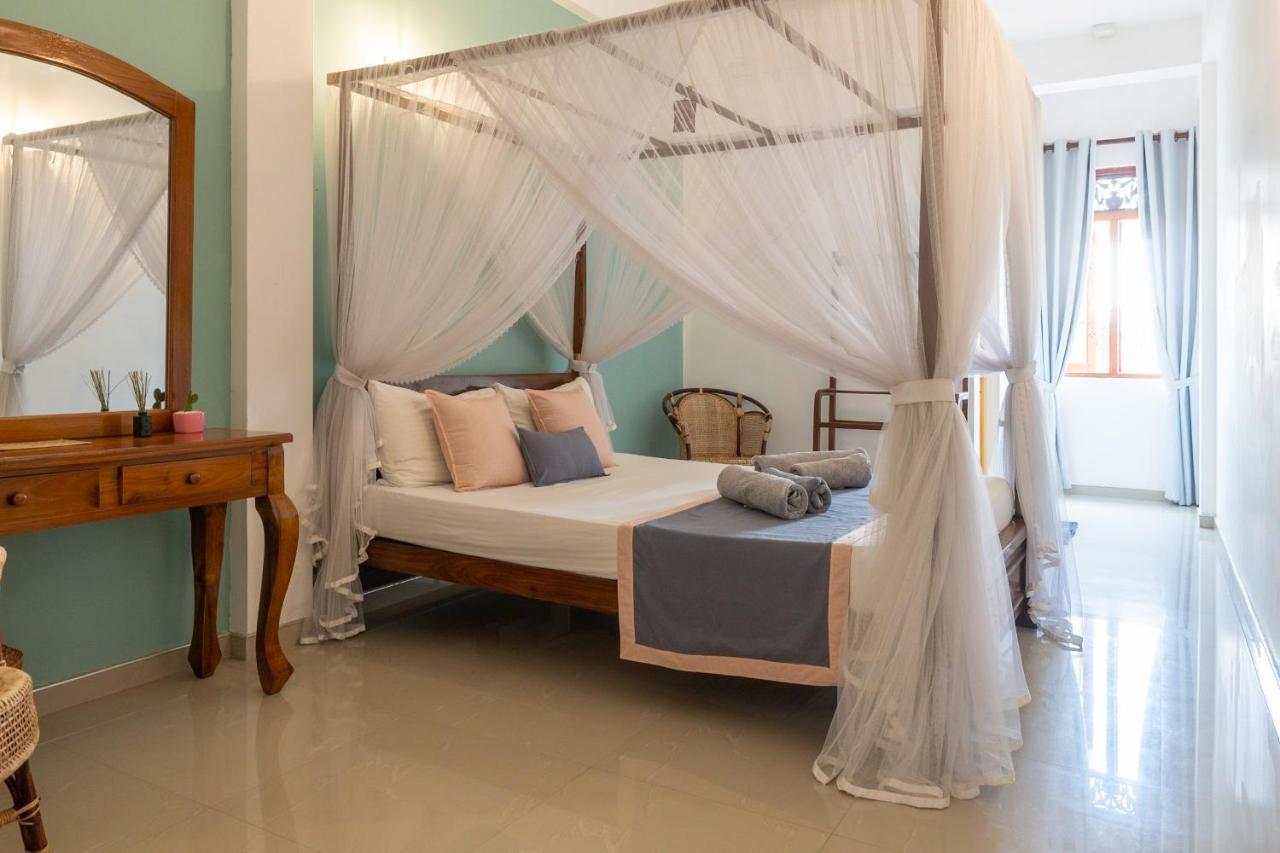Rise - Bed & Breakfast Weligama Eksteriør billede